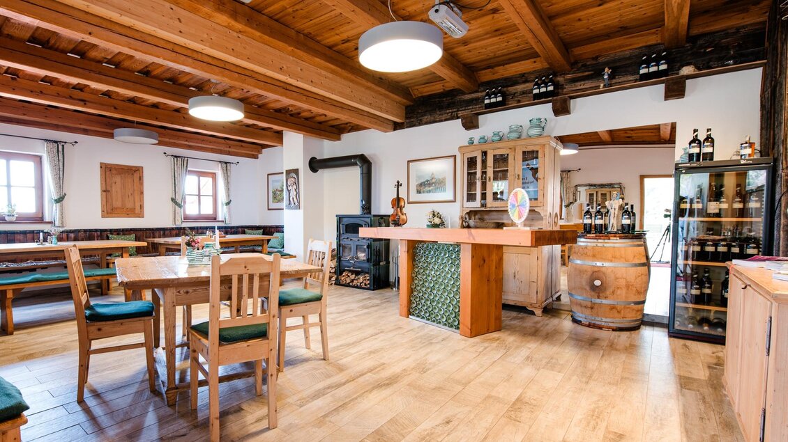 Heller und freundlicher Verkostungsraum | © Weingut Triebl