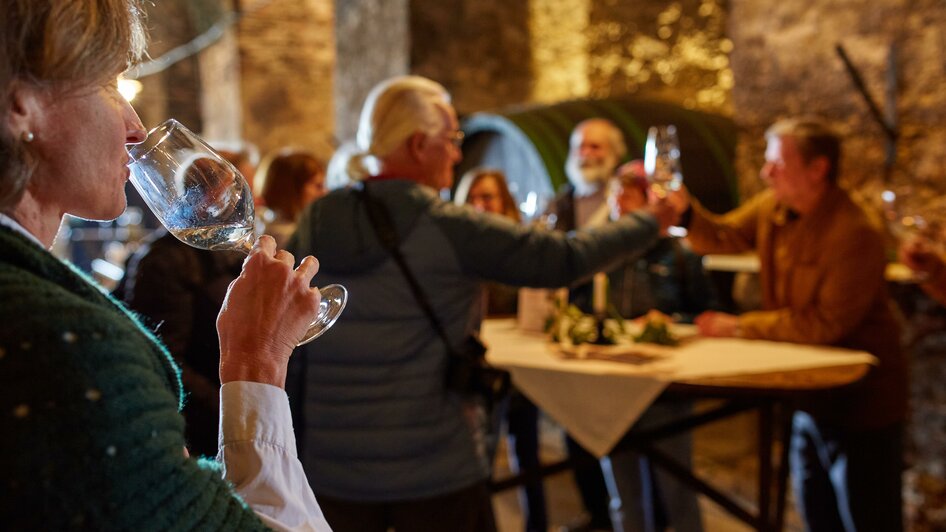 Weinverkostung im Weinkeller Schloss Seggau | © Janez Kotar
