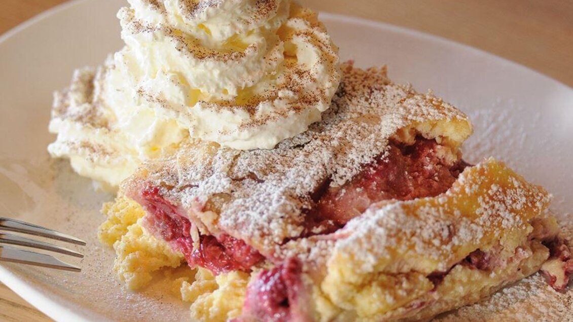 Topfen-Himbeer Strudel | © Weitmoosalm
