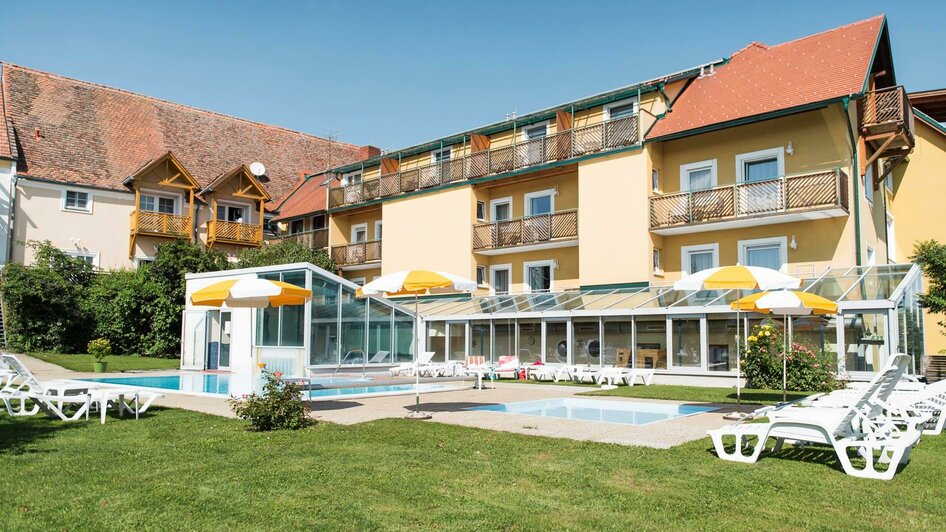 Ballonhotel Thaller_Hotel mit Pool_Oststeiermark | © Tourismusverband Oststeiermark