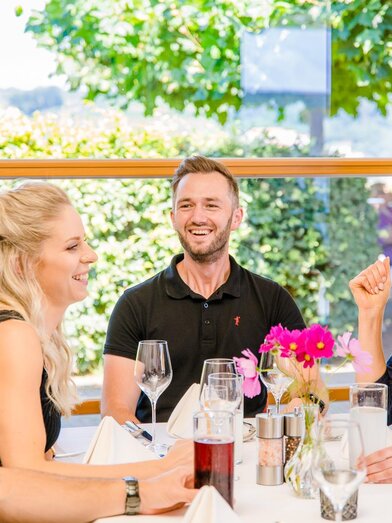 Pärchen beim Essen | © Mias Photoart | TVB Bad Waltersdorf | © Mias Photoart