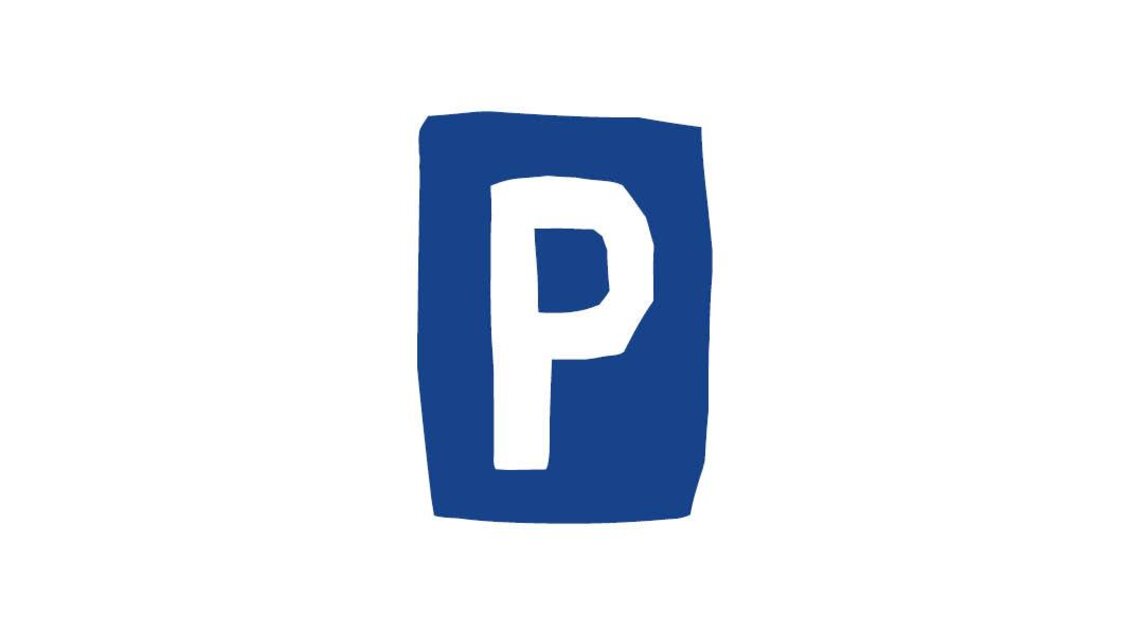 Ein einfaches Symbol für Parken. Der Buchstabe "P" ist in Weiß auf einem blauen Hintergrund dargestellt. | © TV Gesäuse