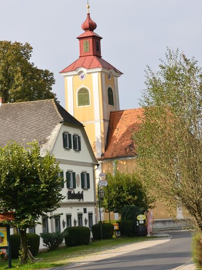 Inn Lindenhof_house view_East Styria | © Wirtshaus Lindenhof
