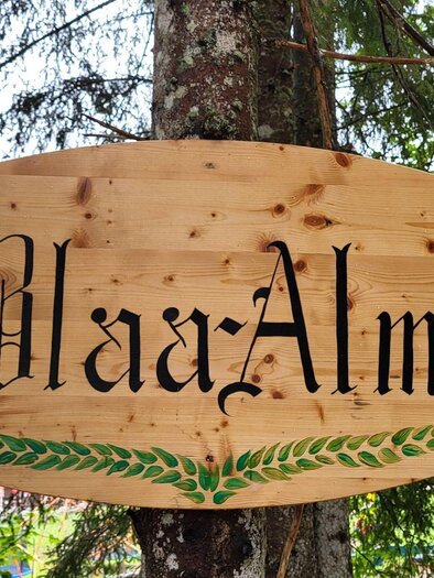 Blaa Alm, Altaussee, wooden sign | © Petra Kirchschlager