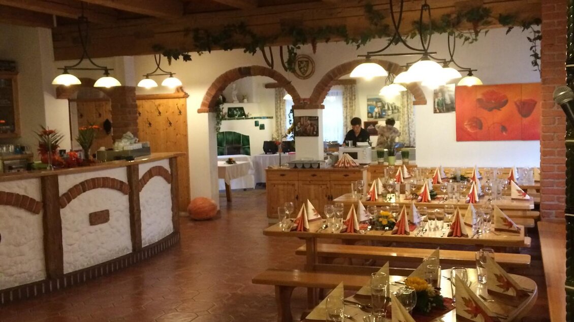 <p>Innenraum der Wolf's Schenke in Trautmannsdorf</p> | © Heurigenschenke Wolf