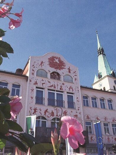 Arik-Brauer-Rathaus-Voitsberg_Frühling | © Robert Cescutti | © Robert Cescutti