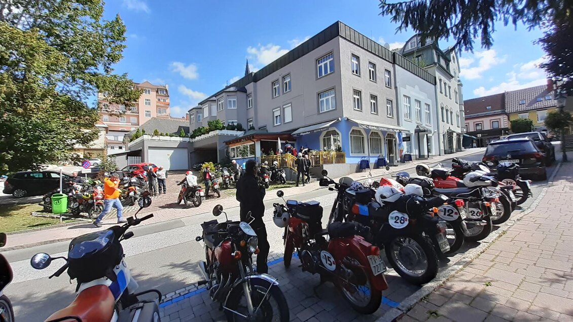 Motorräder vor dem Restaurant | © Karl Oberfeichtner