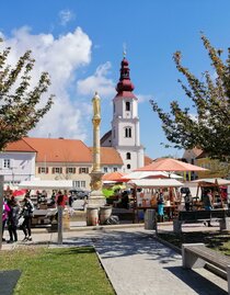 Saturday market at Fehring main square | © Stadtgemeinde Fehring | © Lumikki Photography