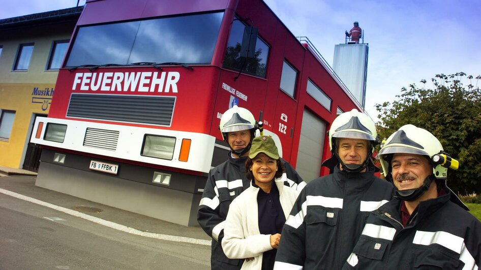 Feuerwehrhaus und Feuerwehrmitglieder | © Region Bad Gleichenberg, Werner Krug