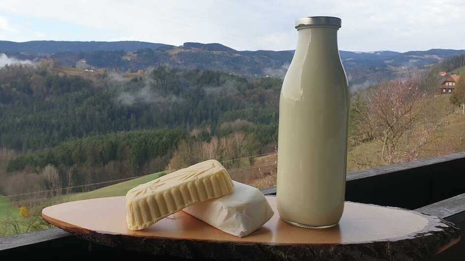 Butter und Milch | © Hofkäserei Kronabeter
