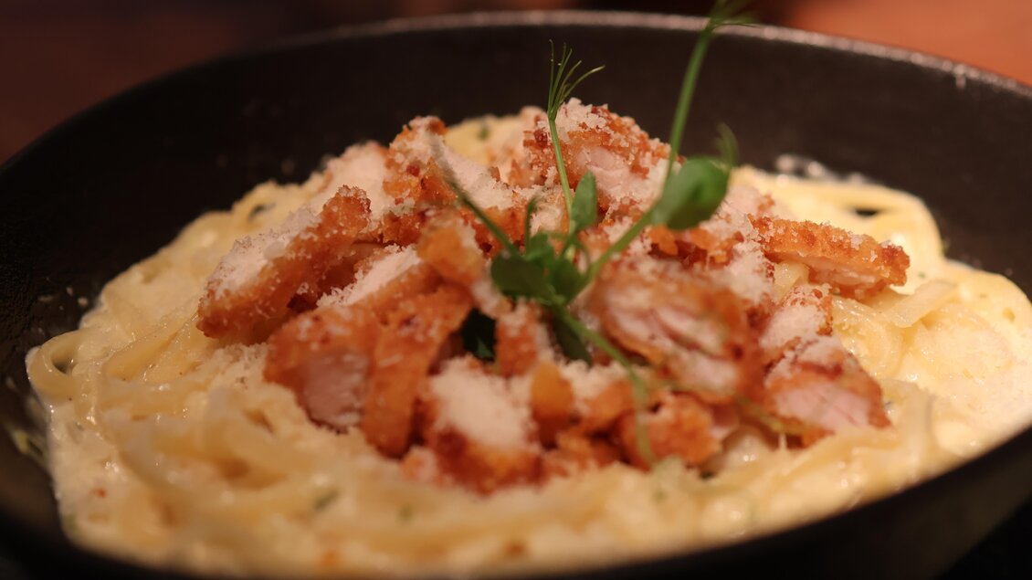 Chicken Alfredo Pasta | © kAlps Foodbar