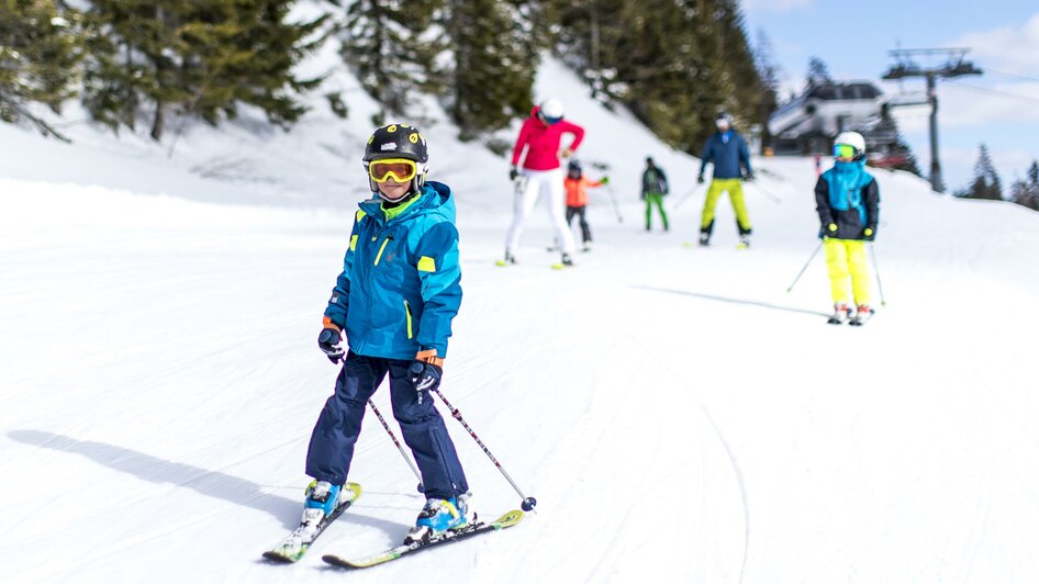 Loser, Familie beim Skifahren | © TVB Ausseerland Salzkammergut_Tom Lamm