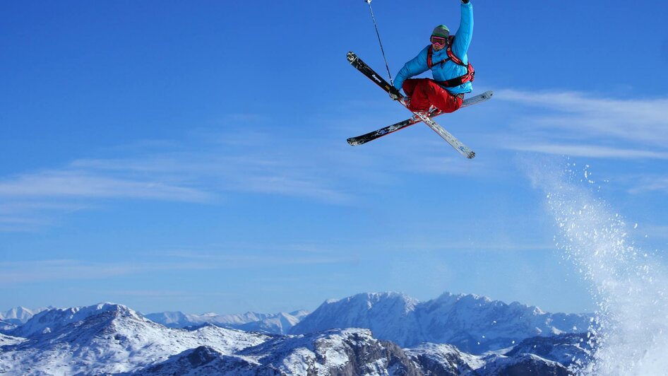 Jump! Freerider im Skigebiet Loser Altaussee | © Loser Bergbahnen /mirjageh.com