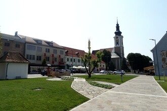 Hauptplatz mit Pfarrkirche | © Gemeinde Gnas