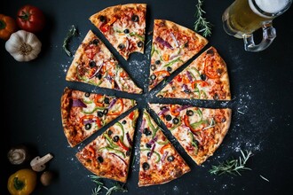 Pizza | © Bild von Igor Ovsyannykov auf Pixaby