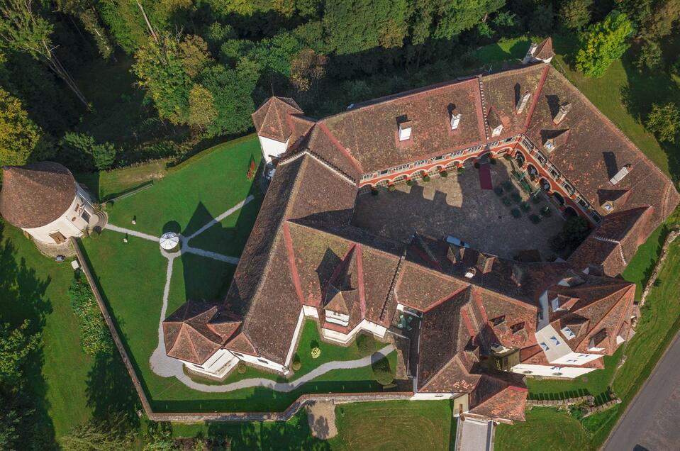 Schloss Kornberg Innenhof, Luftansicht | © Bardeau GmbH
