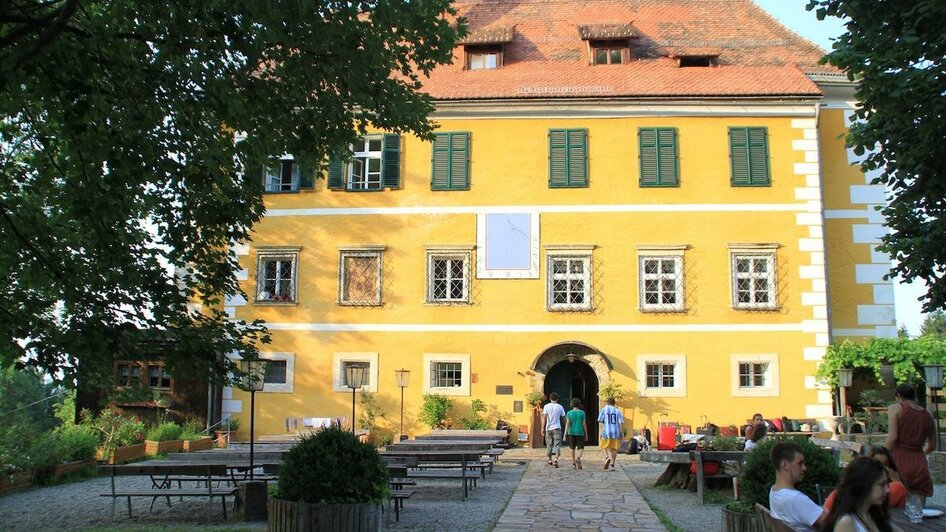 Schloss Limberg Vorderansicht | © Schloss Limberg