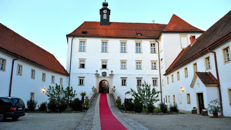 Eingang Schloss Oberradkersburg