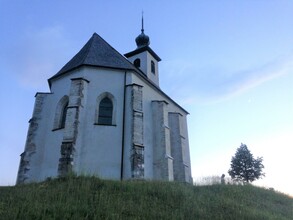 Wolfgangikirche bei Dämmerung