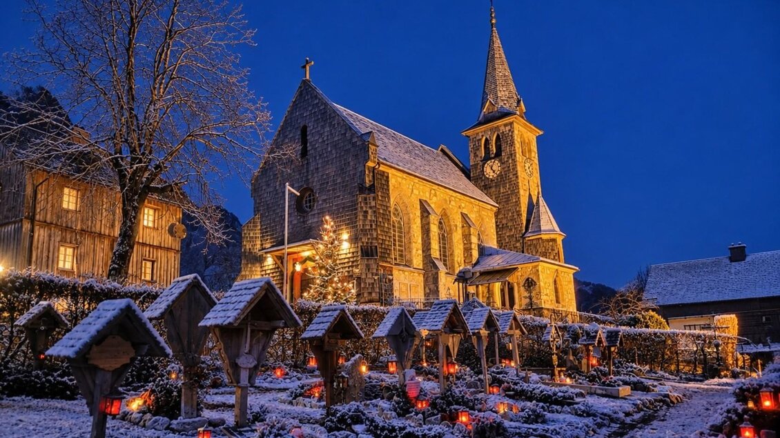 Pfarrkirche Grundlsee, Friedhof Schnee | © Bettina Scheck