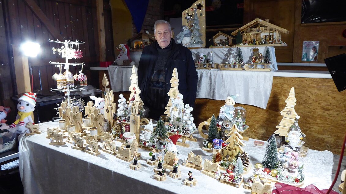 Holzartikel in den unterschiedlichen Größen werden aus sorgfältiger Handarbeit beim Adventmarkt Taggerhof in Kainbach bei Graz angeboten.  | © Manfred Schöninger