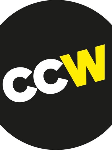 Ein einfaches, modernes Logo mit den Buchstaben "CCW" in Schwarz, Weiß und Gelb. Es hat einen minimalistischen Stil und einen runden Hintergrund. | © CCW Stainach