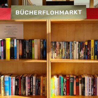 Book flea market, Altaussee, Kurpark | © Stephanie Bor