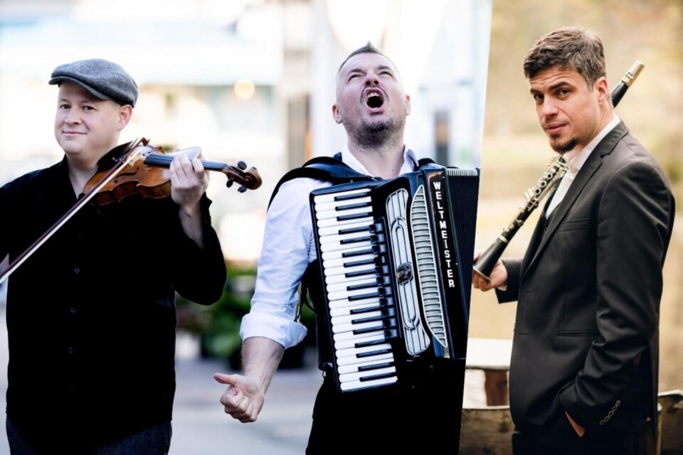 Drei Musiker mit Geige, Akkordeon und Klarinette beim Kammermusikfestival in Graz, stehen für die Aufnahme im Freien. | © Julia Wesely, Privat