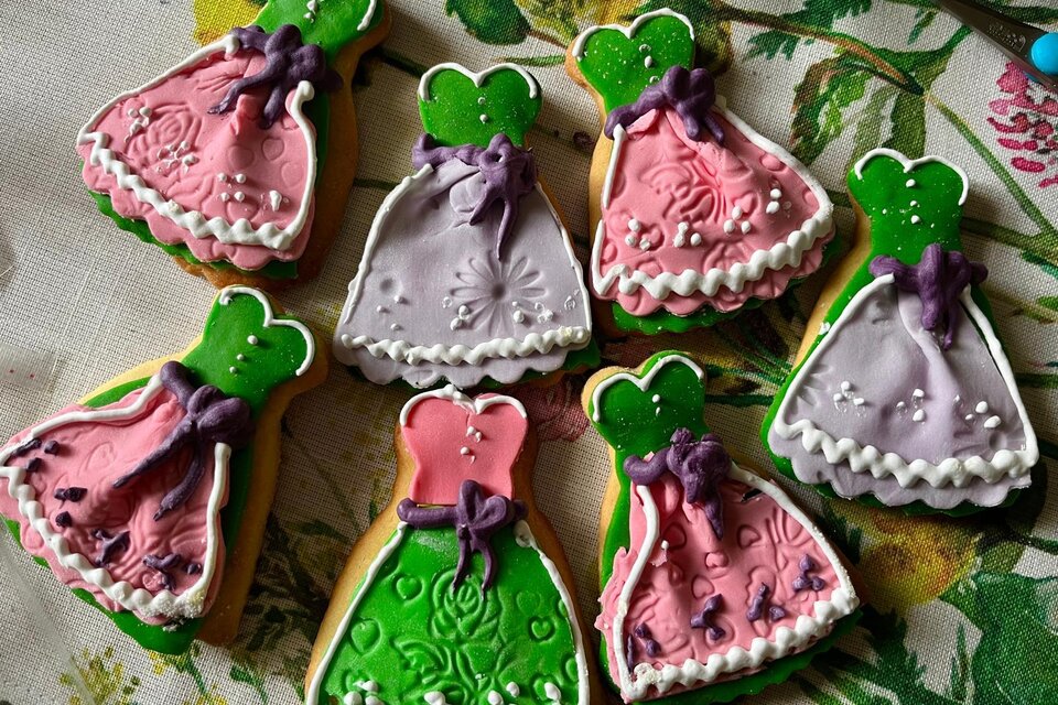 Bunt verzierte Lebkuchen in Form von Dirndl | © Singkreis Krieglach