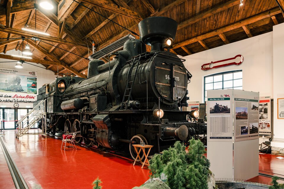 Historische Dampflokomotive mit Infotafeln im TEML Eisenbahnmuseum Lieboch. | © Region Graz-Mias Photoart