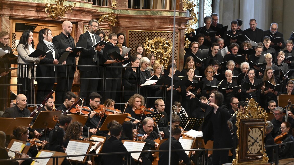 Das Domorchester mit Dirigentin Melissa Dermastia, sowie dem Konzertchor der Dommusik im Konzert im Grazer Dom.  | © Christian Brunnthaler