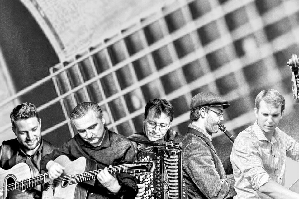 Band Gitan Esprit mit Gitarren, Akkordeon und Kontrabass im Schilcherhof in Ligist. | © Gitan Esprit