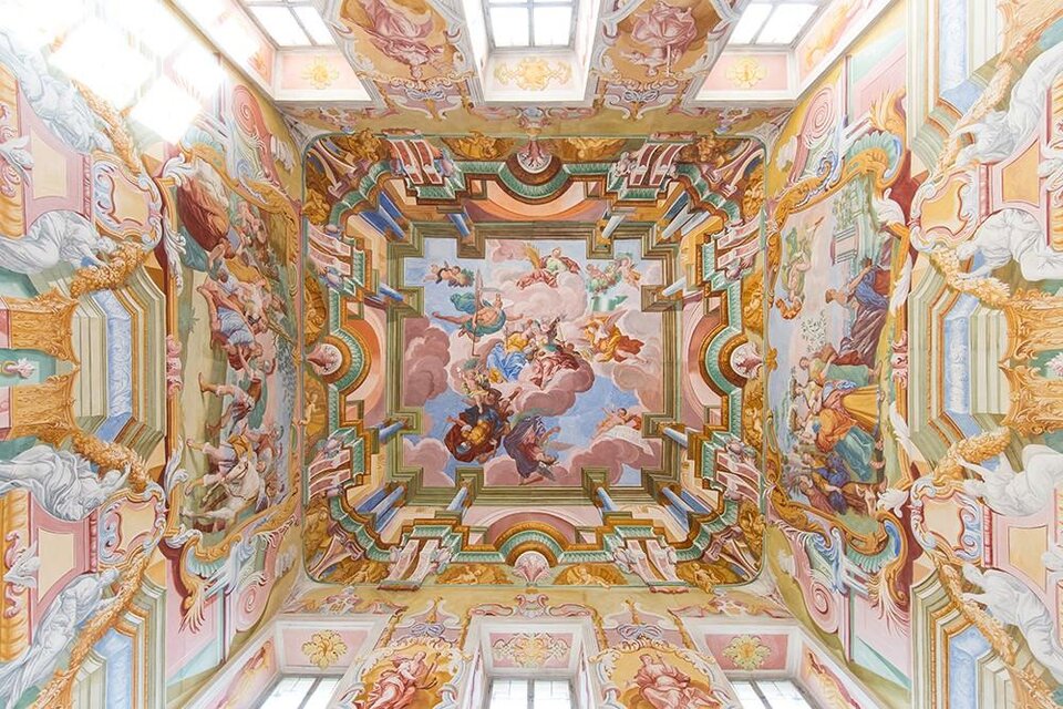 Barocke Deckenfresken mit religiösen Szenen im Innenraum der Basilika Stift Rein. | © Stift Rein