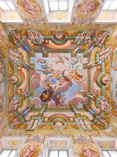 Baroque ceiling frescoes with religious scenes in the interior of the Basilica of St. Rupert in Rein. | © Stift Rein