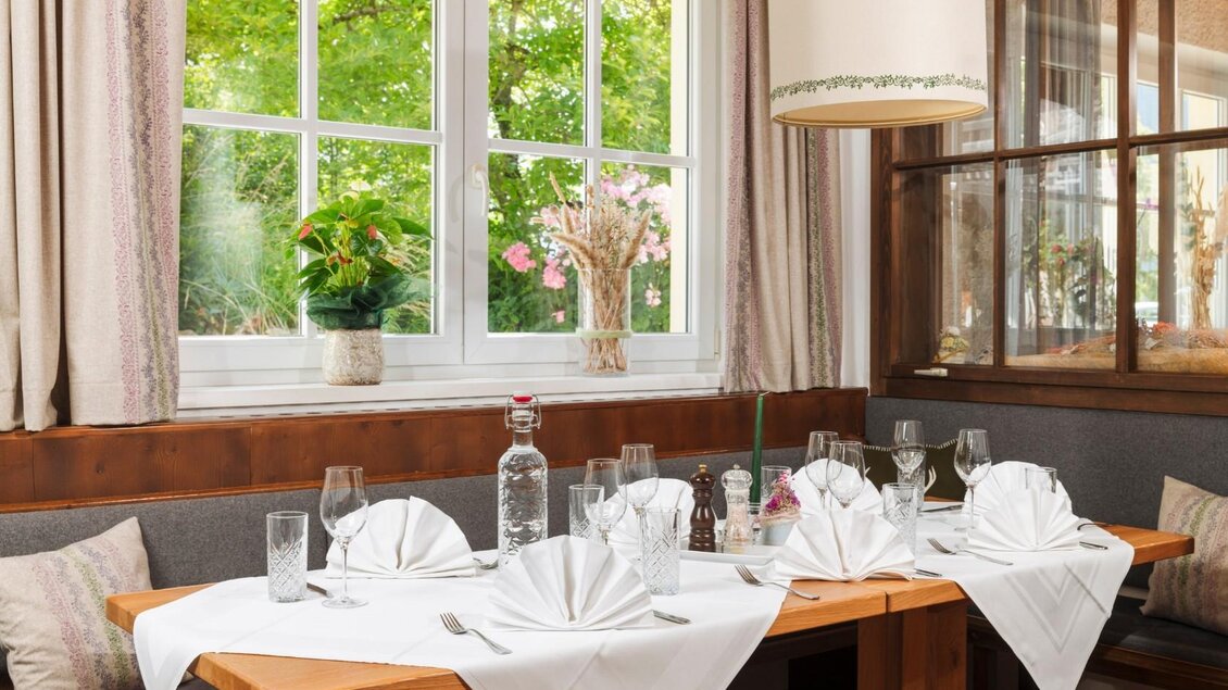 Sitzplatz im Dorfwirtshaus Stöckl in Grundlsee | © Dorfwirtshaus Stöckl