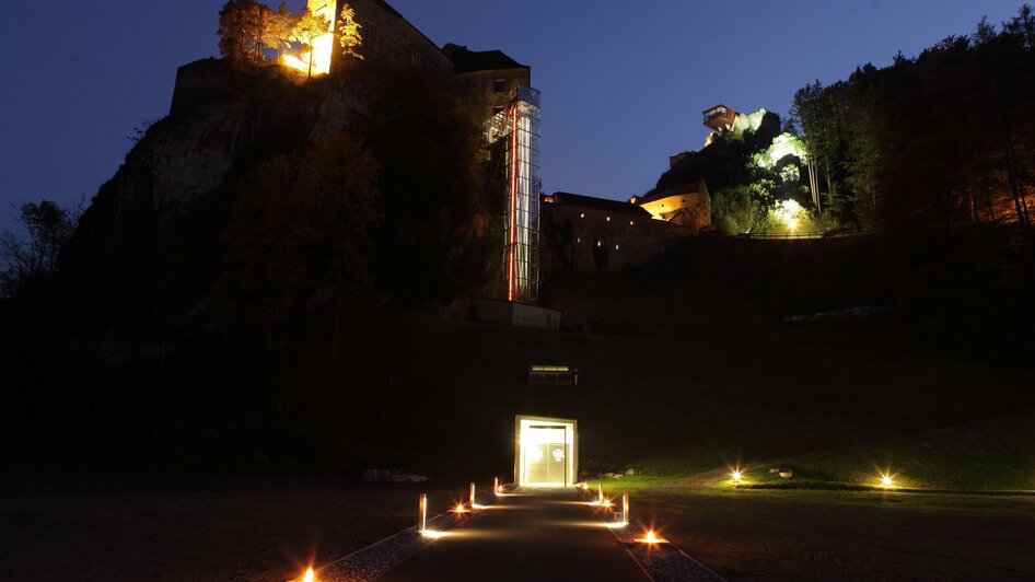 Burg Rabenstein bei Nacht | © René Vidalli