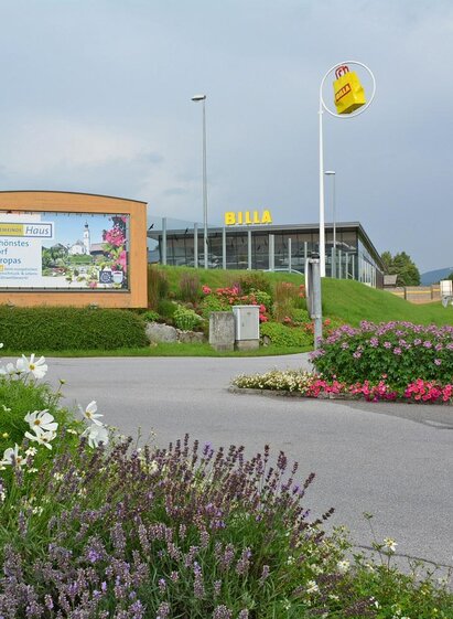 Ortseinfahrt Haus mit Billa im Hintergrund | © Marktgemeinde Haus