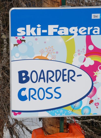 A colorful hint at the boardercross area in the Ski-Fageralm. The graphic includes colorful elements and the name of the ski region.