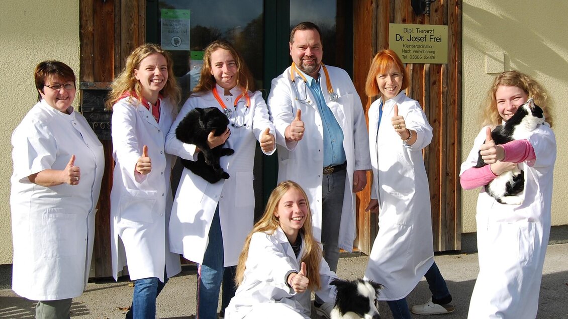 Tierarzt | Dr. Frei mit Team | © Dr. Josef Frei