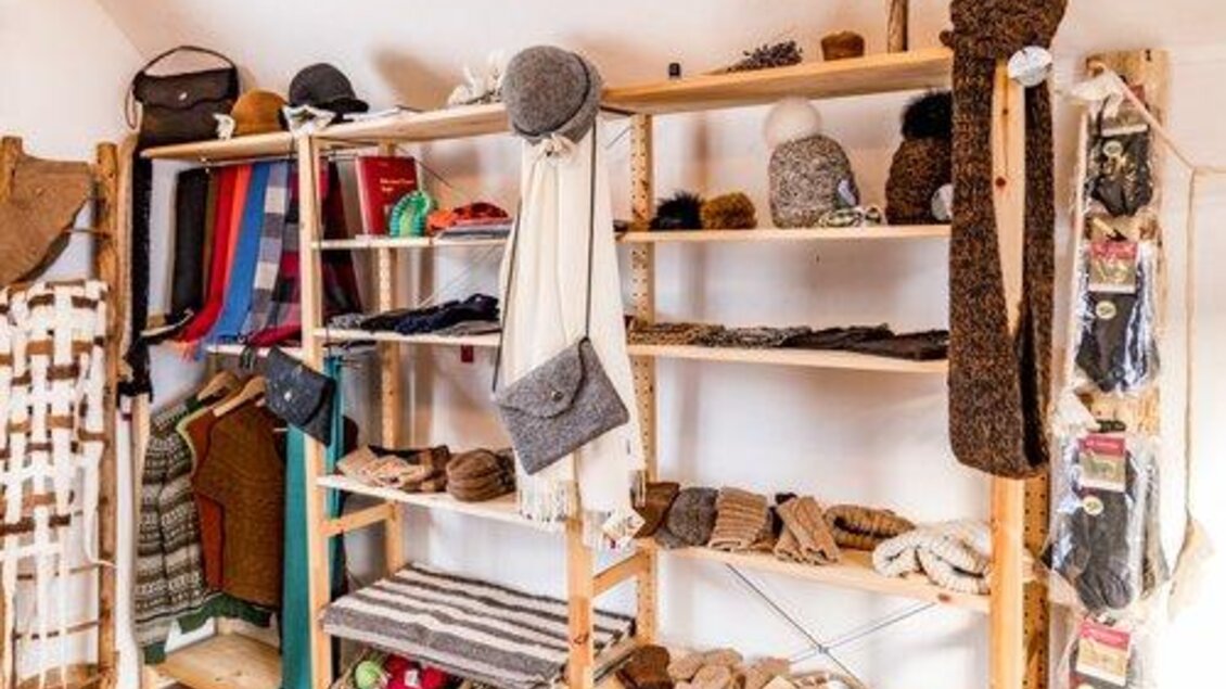 Hofladen mit Produkten aus Alpakawolle | © Klausernhof