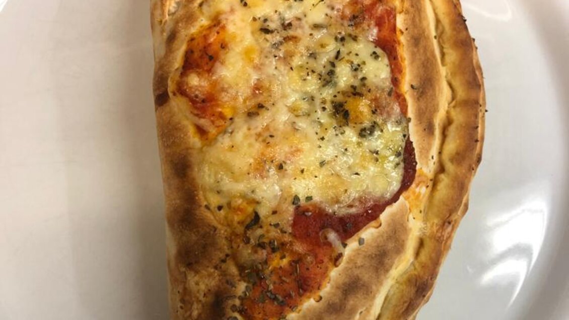 Pizza Calzone | © Pizzeria-Restaurant AL Bashir KG