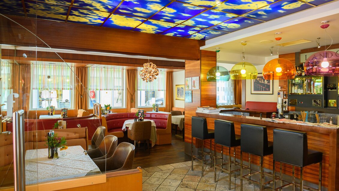 Lokal - Teil  von der Bar | © Restaurant-Cafe Landgraf