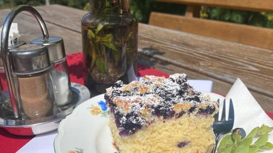 Schwarzbeerkuchen | © Walhornalm