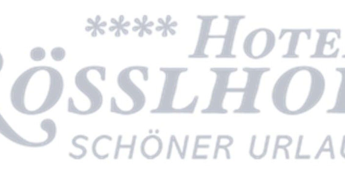Ein Hotel, das den Namen "Rösslhof" trägt. Es bietet einen schönen Urlaub und hat vier Sterne. | © Hotel Rösslhof