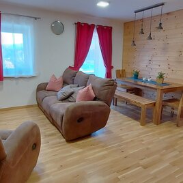 Wohnraum Küchenzeile TV Couch Essbereich | © Uwe Rauscher