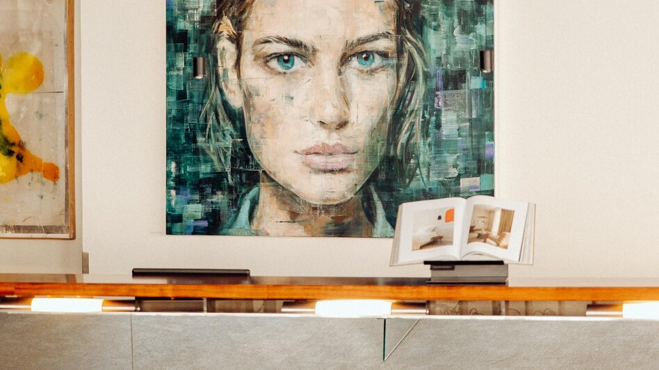 Rezeptionspult im Augarten ART Hotel | © Mikhail Kyrillos