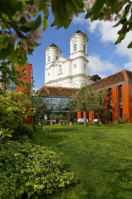 Hotel Ederer_Garden and Basilica_Eastern Styria | © Der Ederer