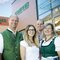 Familie Domittner vor dem Hotel Domittner- Restaurant Klöcherhof - in Klöch, Steiermark. | © Domittner