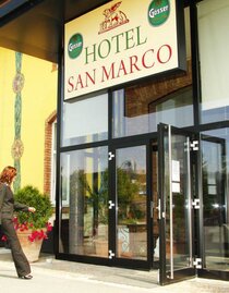 Hoteleingang in freundlicher Glasfront | © San Marco Hotel GmbH | Ferdinand Windisch | © San Marco Hotel GmbH