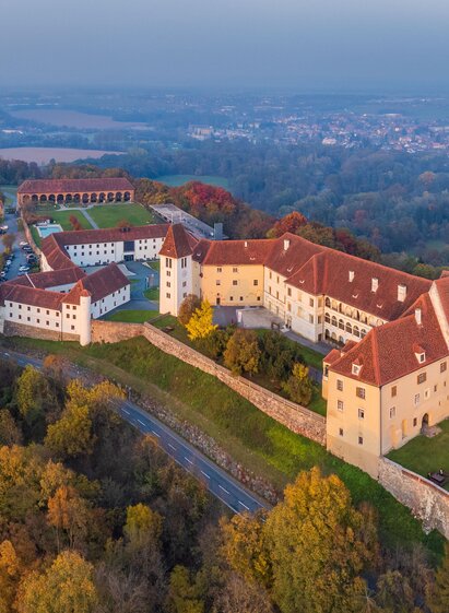 Map Schloss Seggau-Herbst-Querformat ©Janez Kotar | © Janez Kotar | Janez Kotar | © Janez Kotar